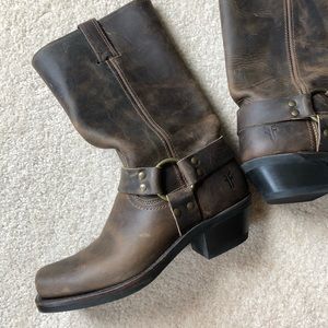 ✨HP✨Frye brown leather boots with heel